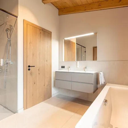 149 By Alps Apartment *